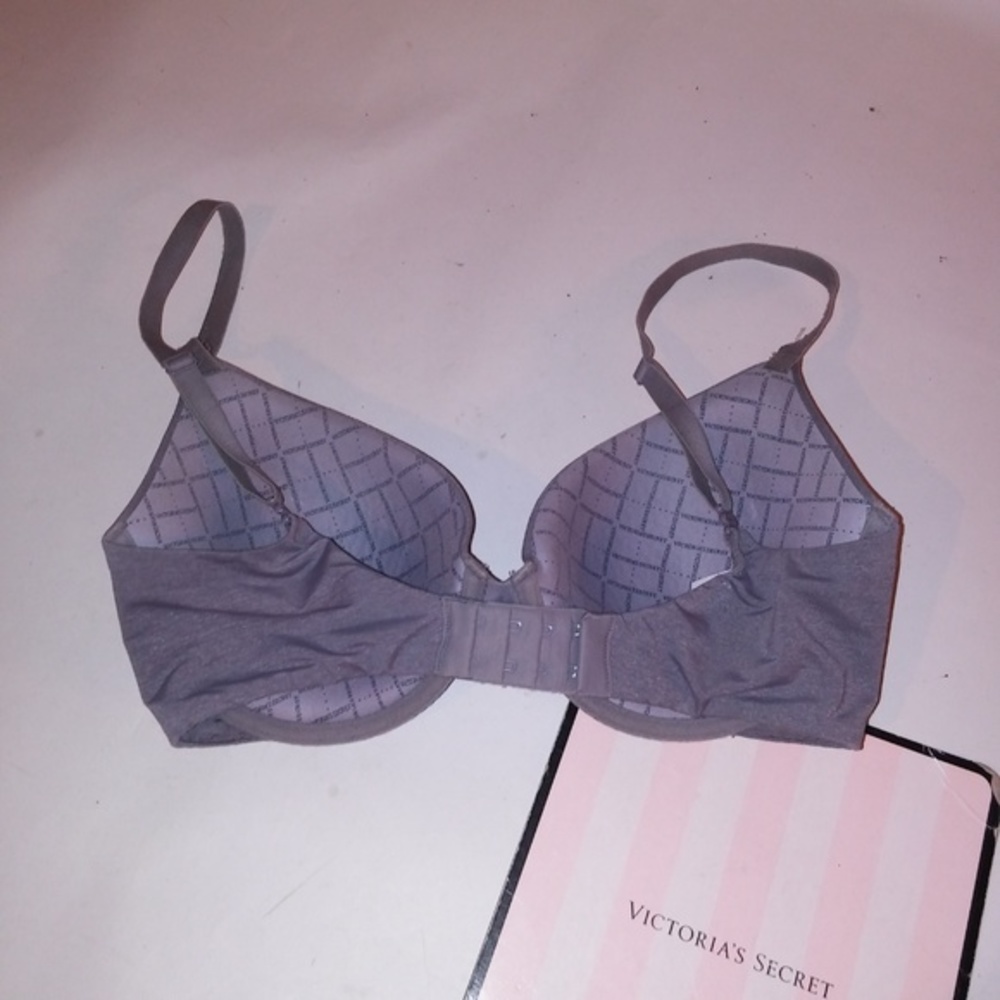 Victoria Secret Bra - Picture 5 of 6